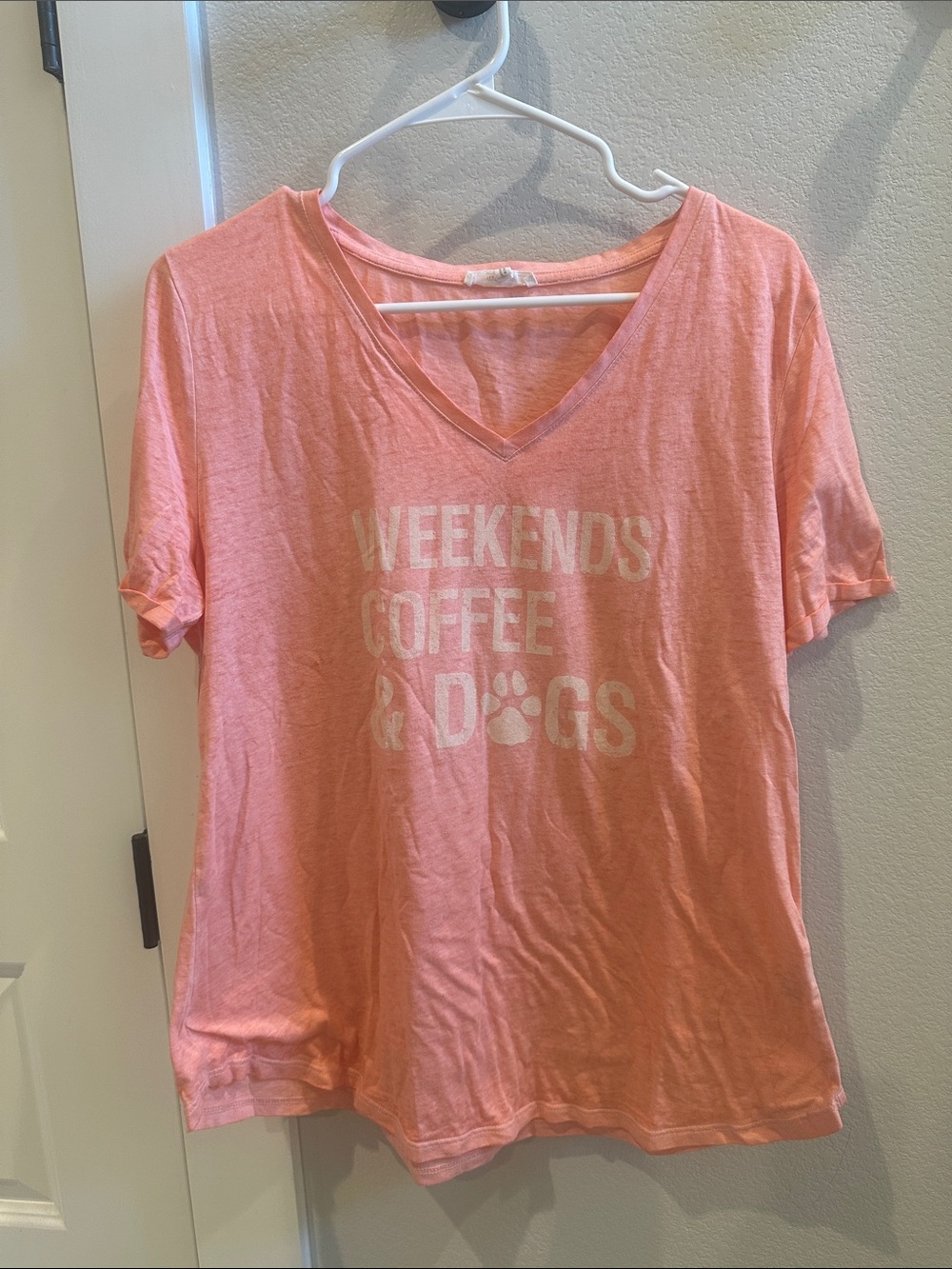 EUC Women’s Maurices Pink V-Neck 'Weekends Coffee & Dogs' Tee Size L Large